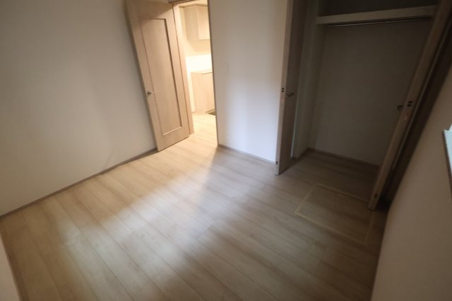 《仲介手数料無料》中央区新中里４丁目15(I号棟)新築一戸建てハートフルタウンの洋室|撮影日 2025年10月25日 15:00 雨