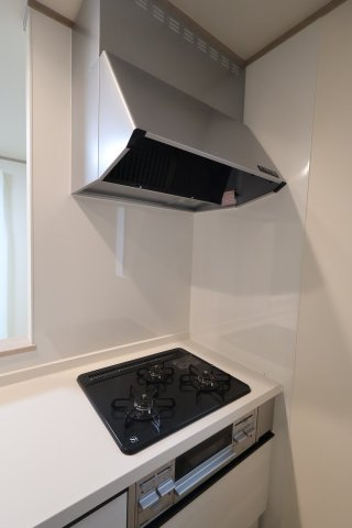 《仲介手数料無料》中央区新中里４丁目15(I号棟)新築一戸建てハートフルタウンのキッチン|撮影日 2025年10月25日 15:00 雨