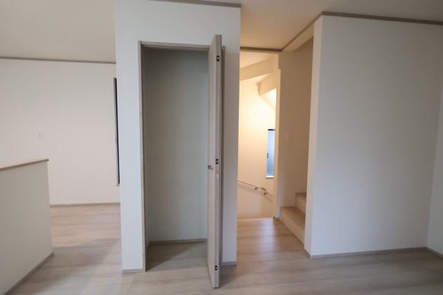 《仲介手数料無料》中央区新中里４丁目15(I号棟)新築一戸建てハートフルタウンの内装|撮影日 2025年10月25日 15:00 雨