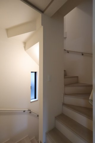 《仲介手数料無料》中央区新中里４丁目15(I号棟)新築一戸建てハートフルタウンの内装|撮影日 2025年10月25日 15:00 雨