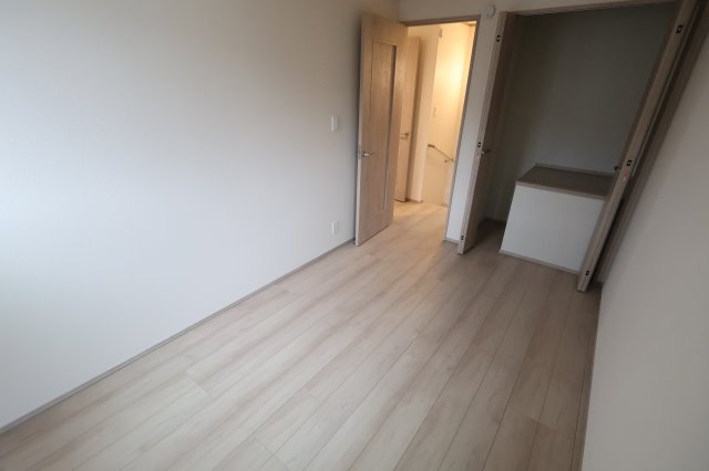 《仲介手数料無料》中央区新中里４丁目15(I号棟)新築一戸建てハートフルタウンの洋室|撮影日 2025年10月25日 15:00 雨