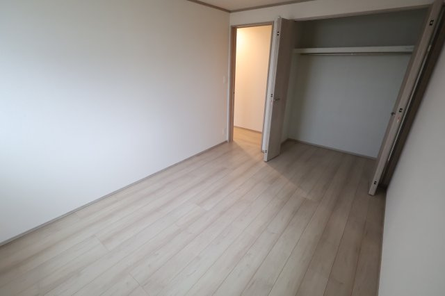 《仲介手数料無料》中央区新中里４丁目15(I号棟)新築一戸建てハートフルタウンの洋室|撮影日 2025年10月25日 15:00 雨