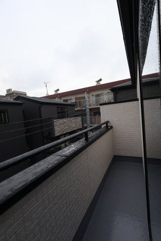 《仲介手数料無料》中央区新中里４丁目15(I号棟)新築一戸建てハートフルタウンのバルコニー|撮影日 2025年10月25日 15:00 雨