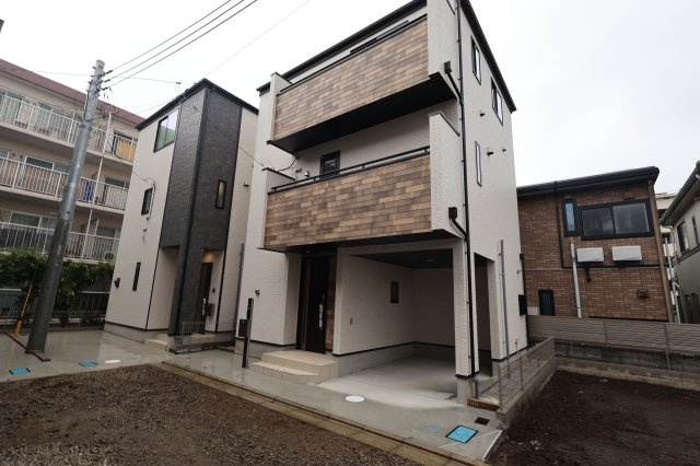 《仲介手数料無料》中央区新中里４丁目15(I号棟)新築一戸建てハートフルタウンの外観|撮影日 2025年10月25日 15:00 雨