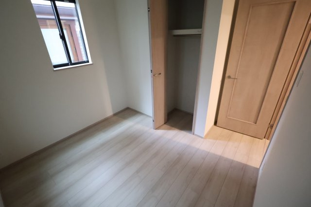 【洋室】 | 《仲介手数料無料》中央区新中里４丁目15(J号棟)新築一戸建てハートフルタウン | 2025年10月25日 15:00 雨