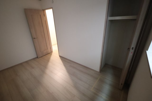 《仲介手数料無料》中央区新中里４丁目15新築一戸建てハートフルタウンの洋室|2025年10月25日 15:00 雨