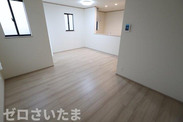 《仲介手数料無料》中央区新中里４丁目15新築一戸建てハートフルタウンの居間・リビング|2025年10月25日 15:00 雨