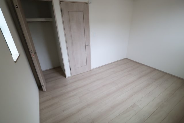 《仲介手数料無料》中央区新中里４丁目15新築一戸建てハートフルタウンの洋室|2025年10月25日 15:00 雨