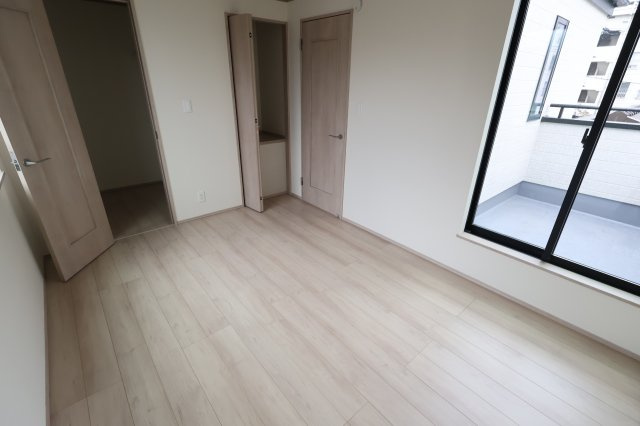 《仲介手数料無料》中央区新中里４丁目15新築一戸建てハートフルタウンの洋室|2025年10月25日 15:00 雨