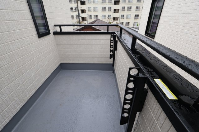 【バルコニー】 | 《仲介手数料無料》中央区新中里４丁目15(J号棟)新築一戸建てハートフルタウン | 2025年10月25日 15:00 雨