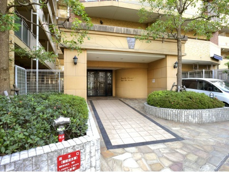 グランシティ川崎パークサイドレジデンス　(川崎区小田5丁目）のエントランス|毎日通るエントランスはこのようになっています