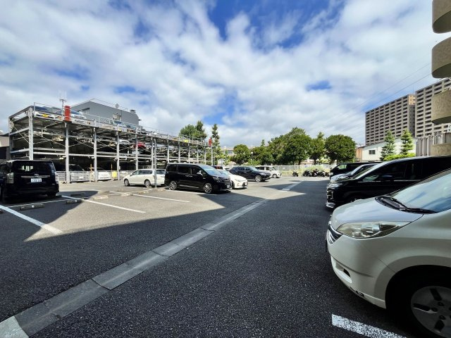 グランシティ川崎パークサイドレジデンス　(川崎区小田5丁目）の駐車場