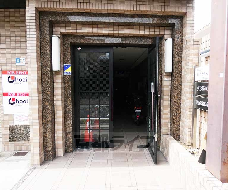 グランドアベニューのエントランス