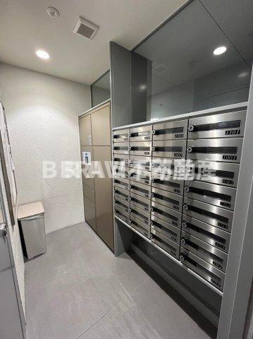 Premiere Maison　BRAVI不動産のその他共用部分|【Premiere Mason 】落ち着いたリビングです