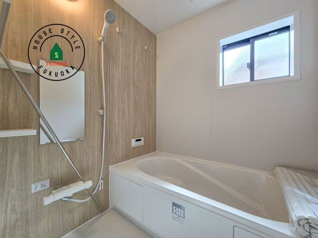 春日市白水ヶ丘2丁目第3-3棟（3号棟）の浴室|1日の疲れを癒してくれる広々バスルーム。雨の日のお洗濯にも大活躍な浴室乾燥機付です！