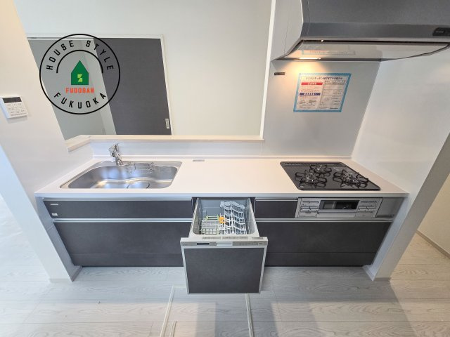 春日市白水ヶ丘2丁目第3-3棟（3号棟）のキッチン|キッチン。グリル・食器洗い乾燥機・浄水器も完備。