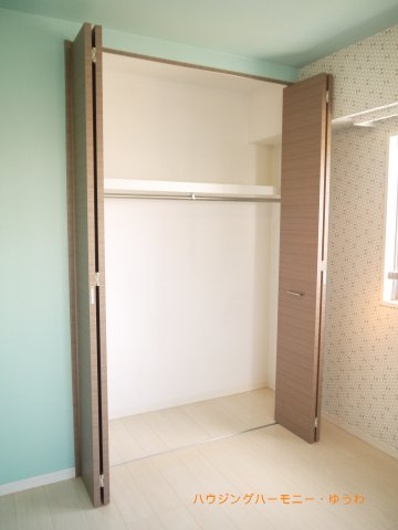 【バルコニー】 | パティーナ新板橋 | 角部屋につき2面採光　明るい室内の収納スペース