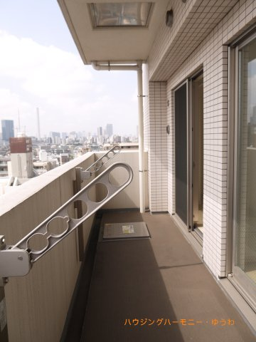 【玄関】 | パティーナ新板橋 | 南面バルコニー完備！陽光が満遍なく室内に差し込みます！