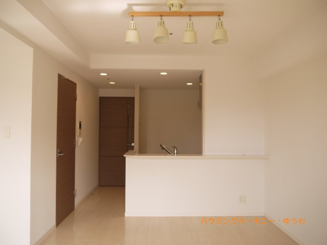 【洋室】 | パティーナ新板橋 | 間仕切りを開けば空間をさらに広く使えます！
