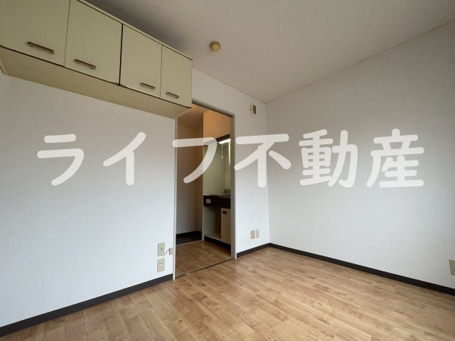 プレアール小若江の内装|明るい色調の室内です