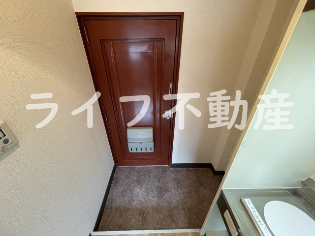 プレアール小若江の玄関|収納もある玄関です