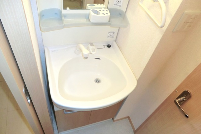 リベラオイカワの洗面所|★シャワー水栓型洗面台付き。★