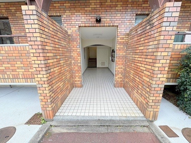 ダフゴ第1マンションのエントランス