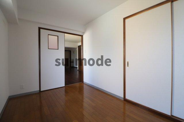 双葉ビルの寝室