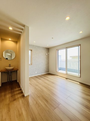 Beyond The Tideー潮風の先に、理想の暮らしがある ーの居間・リビング