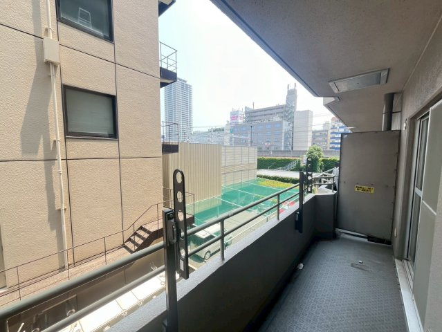 ルモン明石公園のバルコニー|お洗濯にも便利なバルコニー付き