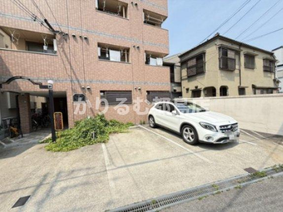 リバーフロントさつきの駐車場