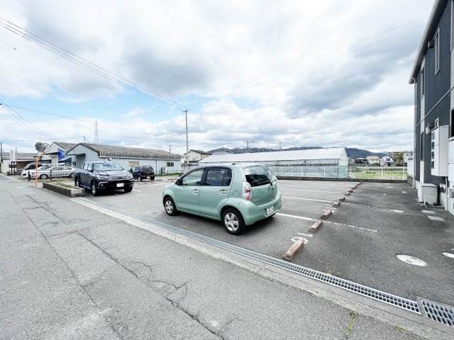 リブライフ春日　Ⅰ棟の駐車場