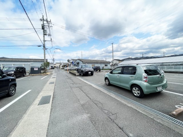 リブライフ春日　Ⅰ棟の駐車場