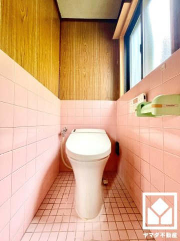 八幡市八幡園内のトイレ