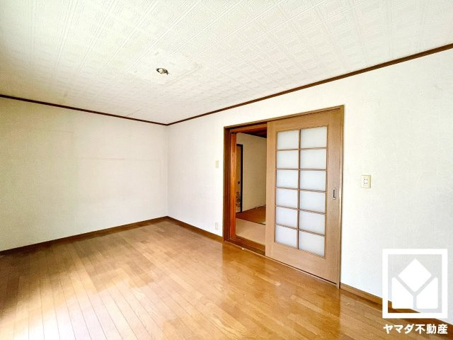 八幡市八幡園内の洋室