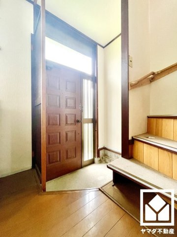 八幡市八幡園内の玄関