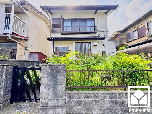 八幡市八幡園内の外観