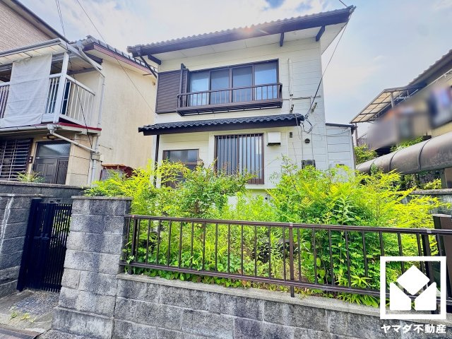 八幡市八幡園内の外観