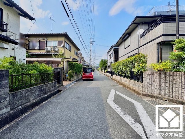 八幡市八幡園内の前面道路含む現地写真