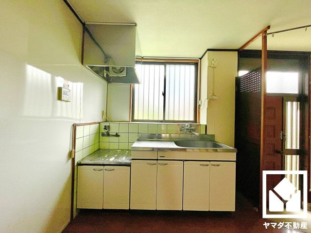 八幡市八幡園内のキッチン