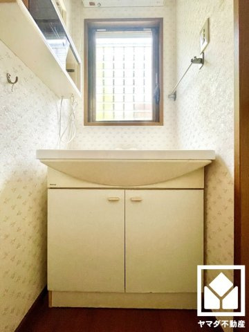 八幡市八幡園内の独立洗面台