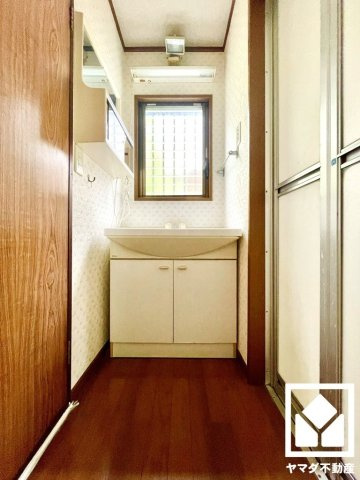 八幡市八幡園内の洗面所