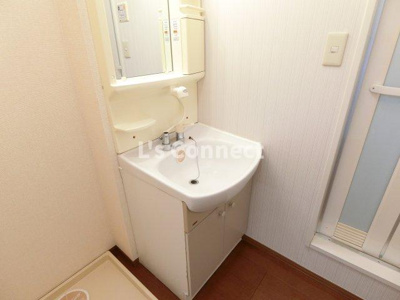 【洗面所】 | アルス明石台Ｅ | 朝の支度もスムーズな独立洗面台。