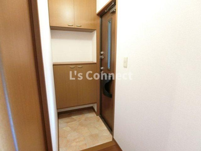 【玄関】 | アルス明石台Ｅ | 上下の下駄箱で靴も収納できます。