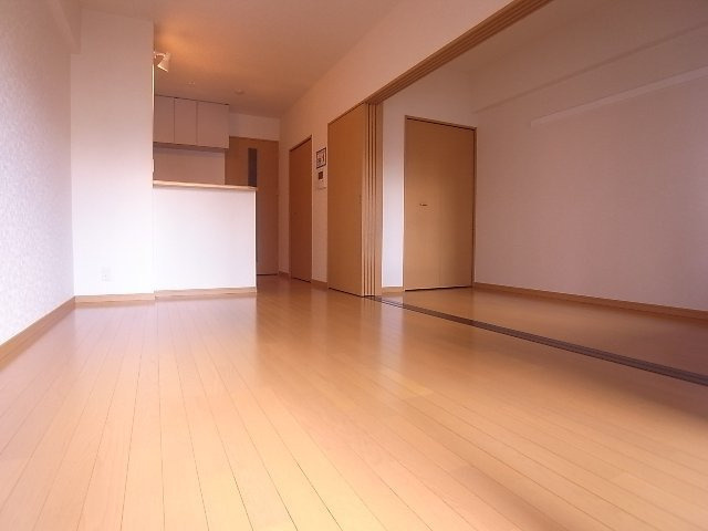 サムティ博多Southの居間・リビング