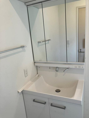 【洗面所】 | 大谷北戸建 | 忙しい朝には欠かせない洗面所です