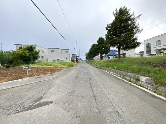 大曲南ヶ丘４丁目[売土地]の前面道路含む現地写真|前面道路！