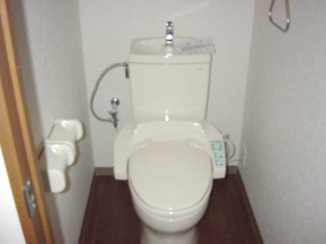 グランティアＣのトイレ|シャワー付トイレ