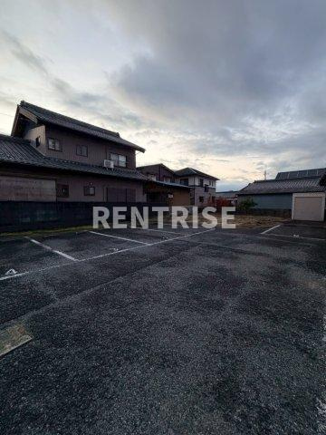 英夏の駐車場