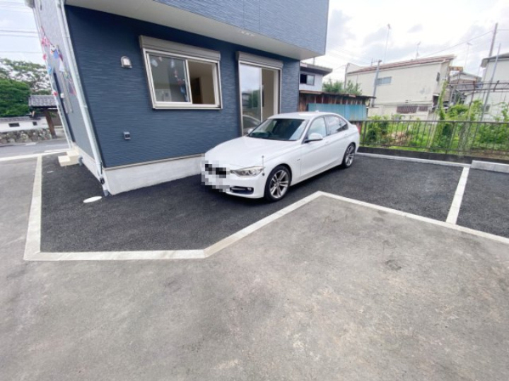 祝　成約済み　八王子市　諏訪町　新築戸建て　３５期の駐車場|～仲介手数料無料☆八王子ひなた不動産～八王子市諏訪町　新築戸建て